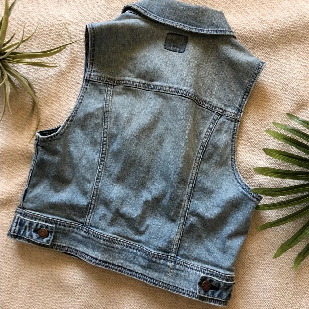 American Eagle Outfitters Light Wash Denim Vest - Picture 2 of 5